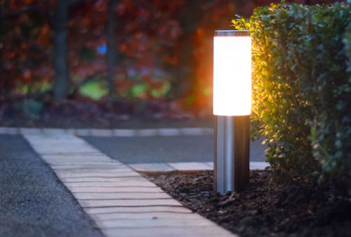 Bí quyết chọn đèn trụ sân vườn phù hợp với phong cách ngôi nhà