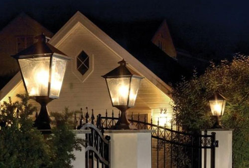 Cách bố trí đèn trụ hàng rào sao cho hợp lý và đảm bảo an toàn