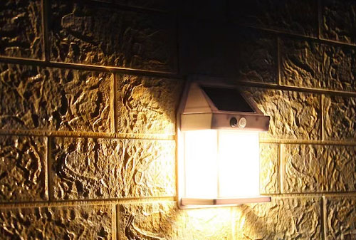 Chọn đèn treo tường năng lượng mặt trời phù hợp cho không gian của bạn