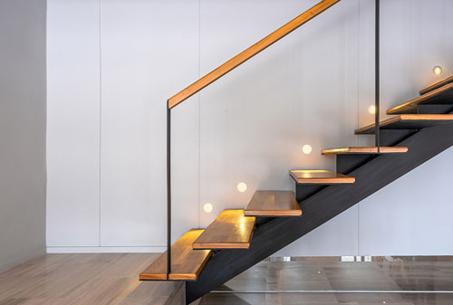 Đèn Cầu Thang Đẹp: Hướng Dẫn Chọn Đèn Hoàn Hảo Cho Không Gian