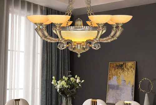 Đèn chùm đồng cổ điển tạo nên không gian nội thất khác biệt