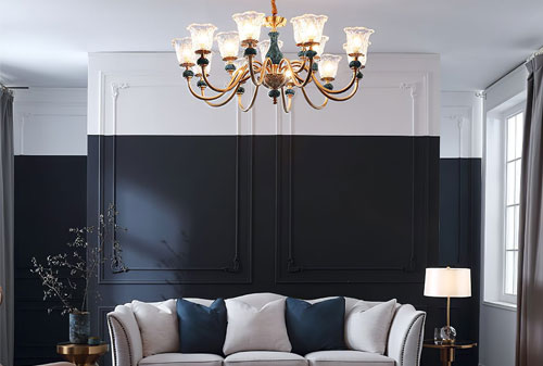 Đèn chùm đồng phòng khách mang đến không gian sang trọng, tinh tế