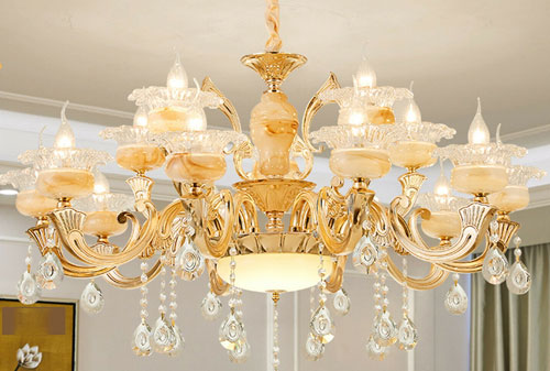 Đèn chùm pha lê chao đá giúp không gian trở nên đẹp và lộng lẫy