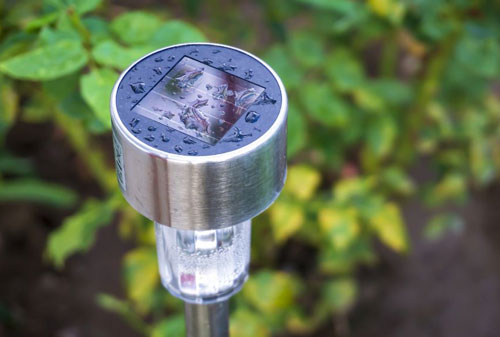 Đèn năng lượng mặt trời có hoạt động khi trời nhiều mây hoặc mưa không?