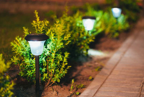Đèn Năng Lượng Mặt Trời Sân Vườn - Thắp Sáng Không Gian Xanh