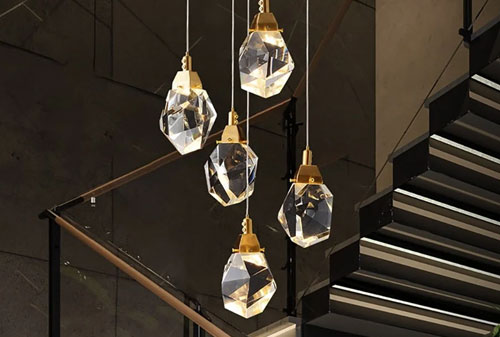 Đèn pha lê thông tầng - Bí quyết biến không gian trở nên tráng lệ và xa hoa