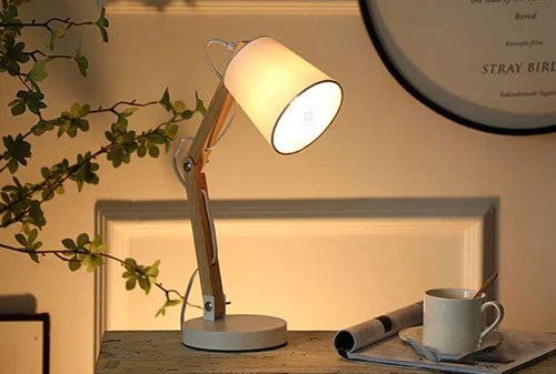 Làm thế nào để có chiếc đèn bàn làm việc phù hợp?