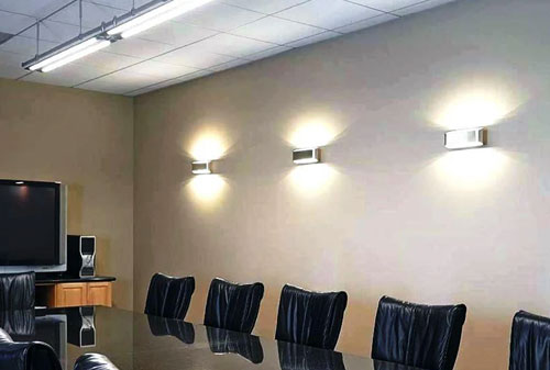 Lợi ích của việc sử dụng đèn hắt tường trong không gian làm việc