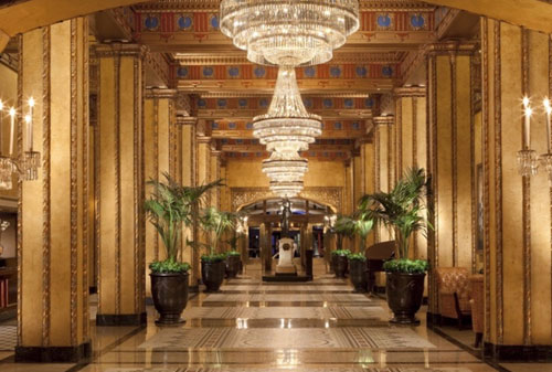 Lựa chọn đèn chùm sảnh khách sạn ấn tượng thu hút mọi ánh nhìn