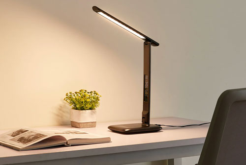Những lưu ý khi sử dụng đèn để bàn làm việc để đảm bảo an toàn và hiệu quả