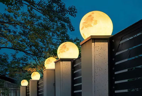 Tác dụng của đèn trang trí trụ cổng đối với không gian ngoại thất