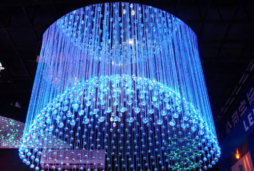 Trang trí không gian đẹp với các mẫu đèn chùm pha lê sợi quang