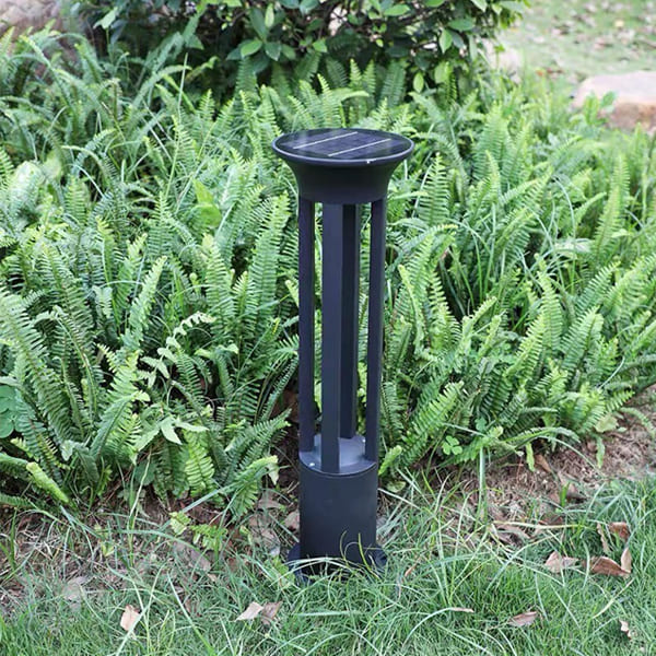 Đèn nấm năng lượng mặt trời cao 60cm lắp đặt xen kẽ trong bồn hoa hồng