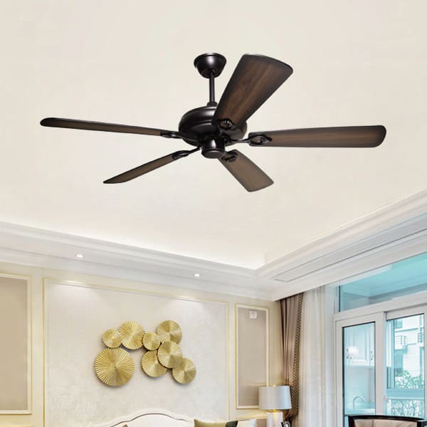Quạt trần 5 cánh vận hành êm ái trong phòng ngủ hiện đại