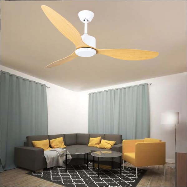 Quạt trần đèn sát trần lắp đặt gọn gàng trong phòng khách chung cư trần thấp