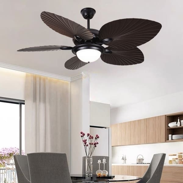 Phối cảnh phòng ăn phong cách Đông Dương với nền gạch bông và quạt trần gỗ tự nhiên