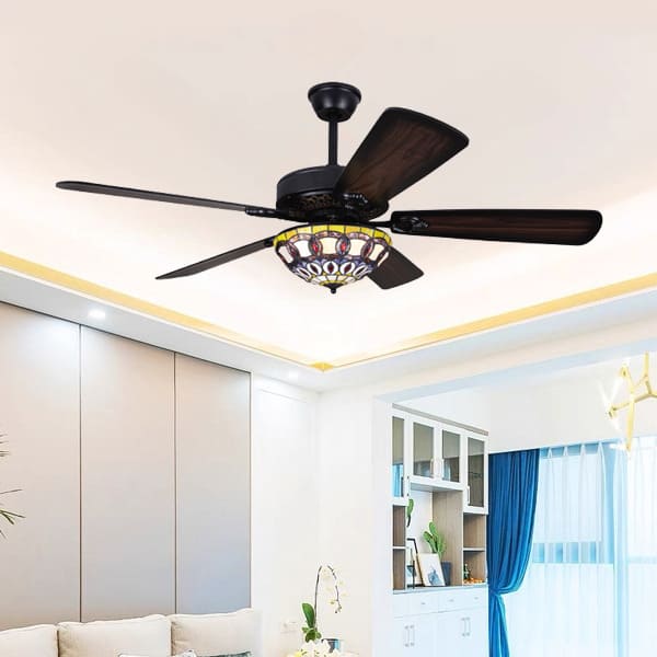 Cận cảnh vân gỗ tự nhiên sắc nét trên cánh quạt trần nguyên khối