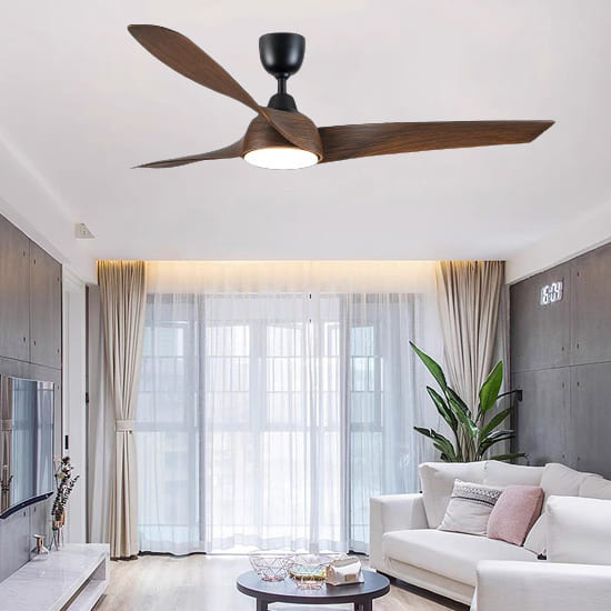 Kỹ thuật viên đóng nở đạn vào trần bê tông để treo ty ren