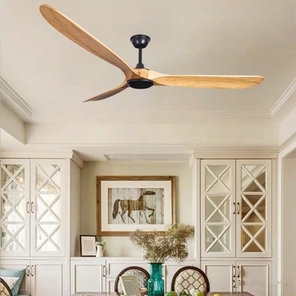 Kỹ thuật viên dùng thước đo khoảng cách từ cánh quạt đến trần để kiểm tra độ vênh