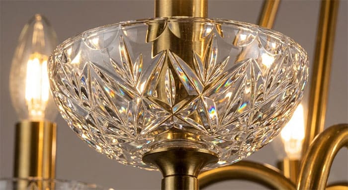 Bát đèn pha lê K9 với các giác cắt sắc sảo phản chiếu ánh sáng