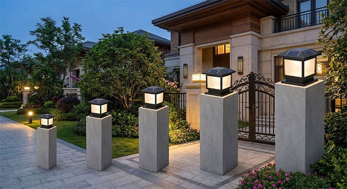 Các kích thước đèn trụ cổng năng lượng mặt trời từ 20x20 đến 40x40 chuẩn kiến trúc