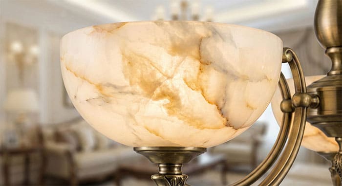 Cận cảnh bát đèn chao đá Kaman với đường vân mây tinh tế khi bật sáng