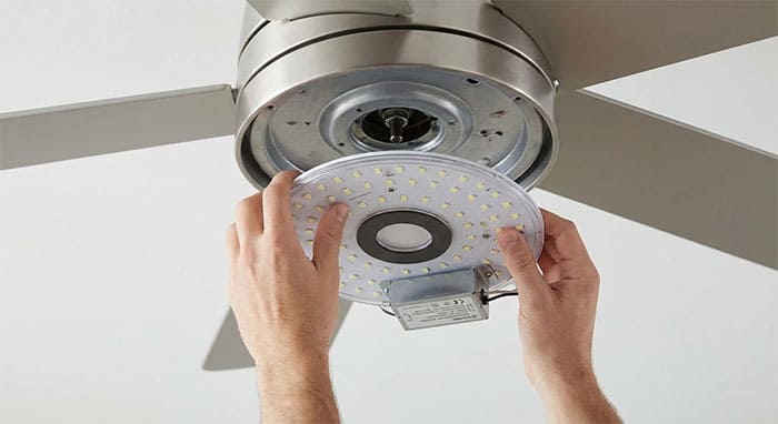 Cấu tạo bộ đèn LED nam châm của quạt trần gồm vỉ mạch và cục nguồn driver