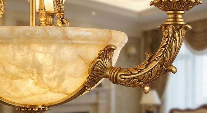 Chi tiết tay đèn hợp kim mạ vàng nâng đỡ bát đá Kaman vững chãi