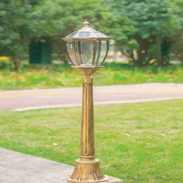 Đèn nấm sân vườn có thiết kế chụp che giúp ánh sáng hướng xuống đất, chống chói mắt