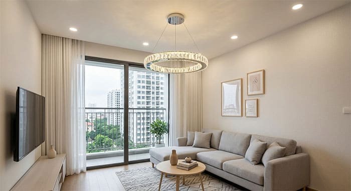 Đèn thả pha lê vòng tròn lắp đặt cho phòng khách chung cư trần thấp 2m6