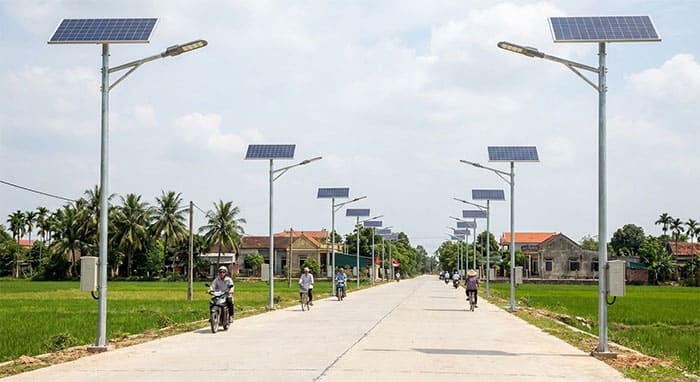 Dự án lắp đặt đèn đường năng lượng mặt trời pin rời cho đường nông thôn mới