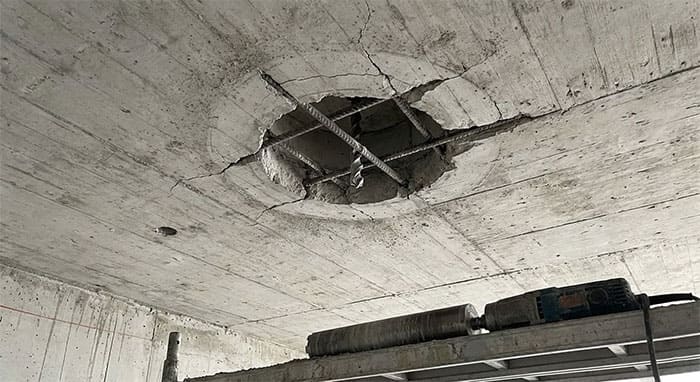 Kết cấu trần bê tông thô mộc và thách thức trong việc lắp đặt hệ thống chiếu sáng