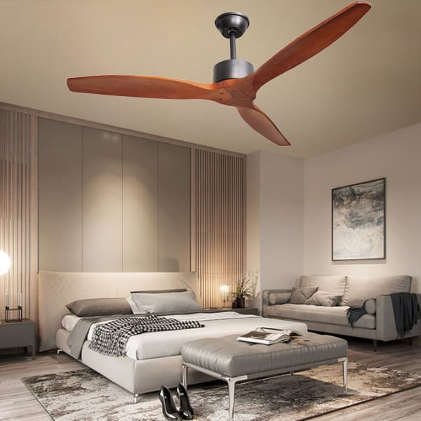 Không gian phòng ngủ ấm cúng của người cao tuổi được lắp đặt quạt trần DC cánh gỗ siêu êm