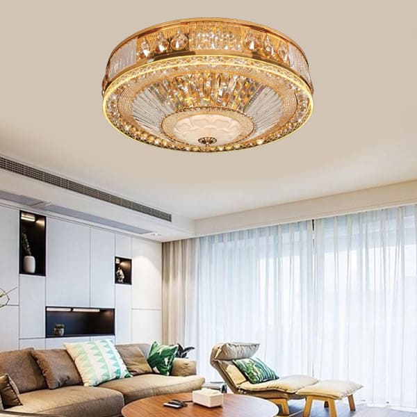 Mẫu đèn chùm pha lê áp trần thiết kế gọn gàng cho phòng khách chung cư