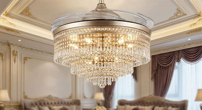 Mẫu quạt ốp trần có đèn pha lê tích hợp cơ chế giấu cánh thông minh