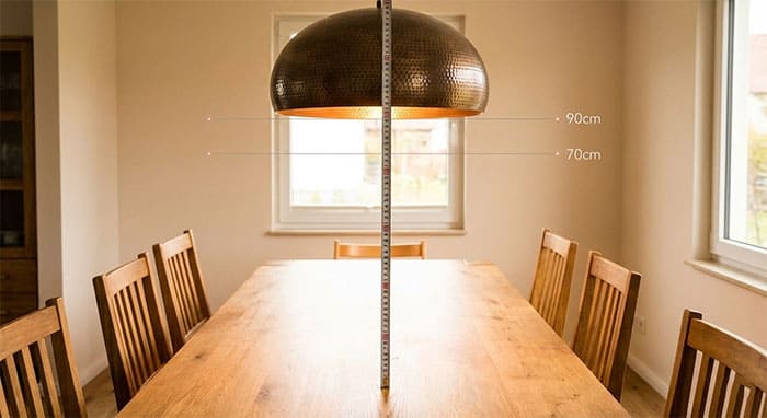 Minh họa khoảng cách đèn thả bàn ăn chuẩn kỹ thuật từ 70cm đến 90cm