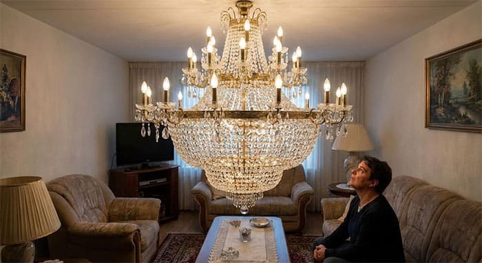 Minh họa việc chọn đèn kích thước quá khổ so với trần nhà