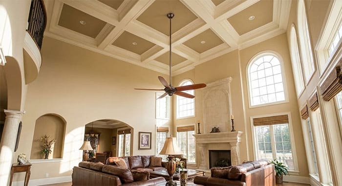 Mô phỏng sử dụng ty treo dài cho quạt trần trong không gian trần biệt thự cao