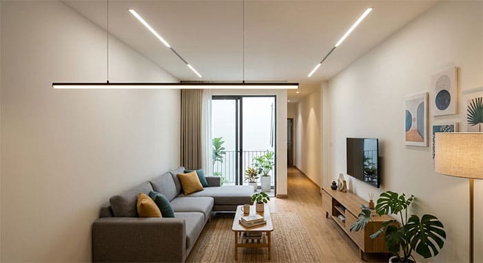 Phòng khách nhà ống 4m-5m sử dụng đèn thả thanh ngang