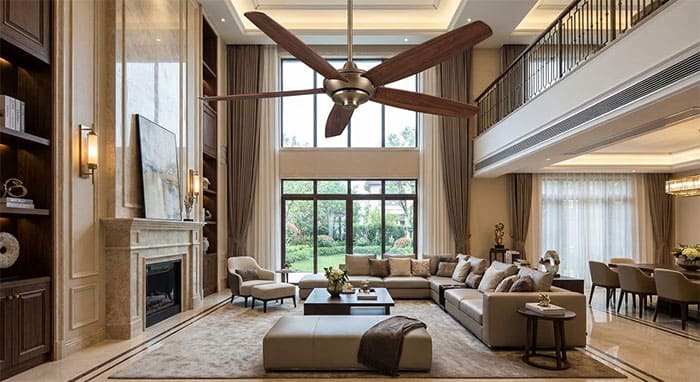 Quạt trần 5 cánh sải 1m6 lắp đặt tại phòng khách biệt thự rộng lớn