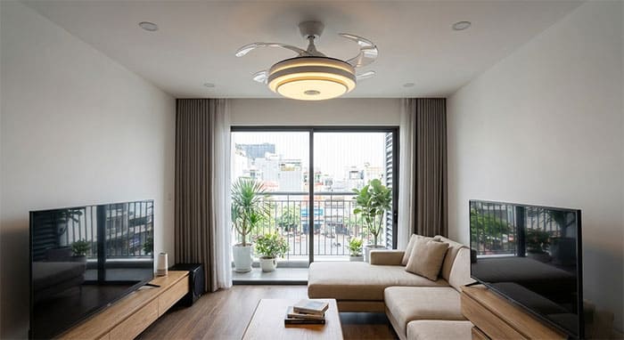 Quạt trần đèn trang trí lắp đặt tại phòng khách chung cư trần thấp