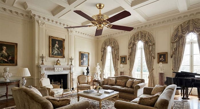 Quạt trần tân cổ điển lắp đặt trong phòng khách biệt thự sang trọng
