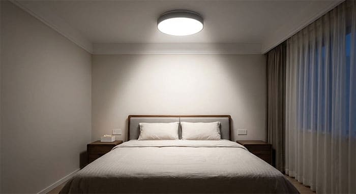 Sai lầm khi bố trí ánh sáng ngay trên đầu giường ngủ