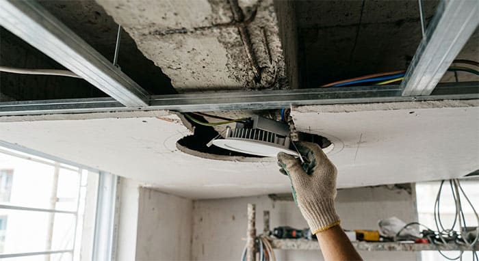 Ứng dụng đèn led âm trần siêu mỏng 3 màu lắp đặt tại vị trí vướng dầm bê tông hẹp