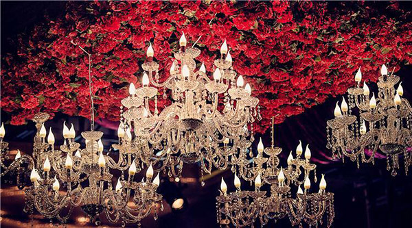 Tìm hiểu một số loại đèn chùm, đèn chùm nhựa trang trí ở đám cưới