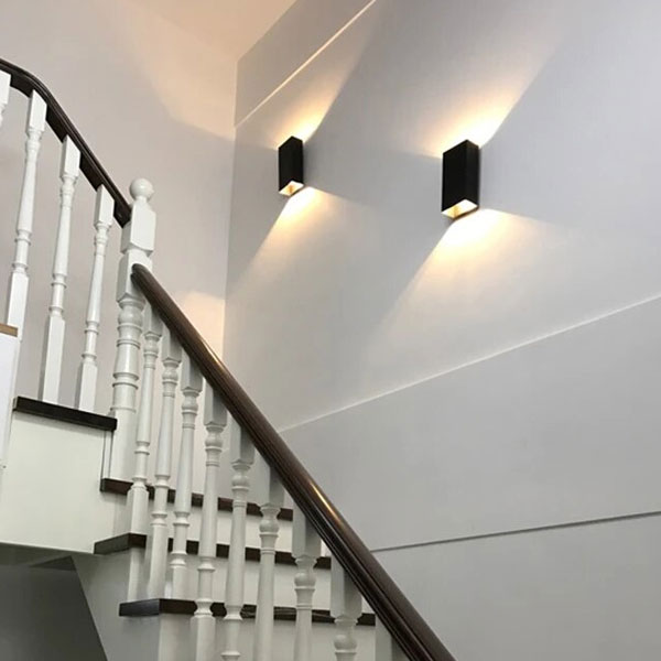 Các mẫu đèn tường cầu thang hiện đại được ưa chuộng nhất năm nay