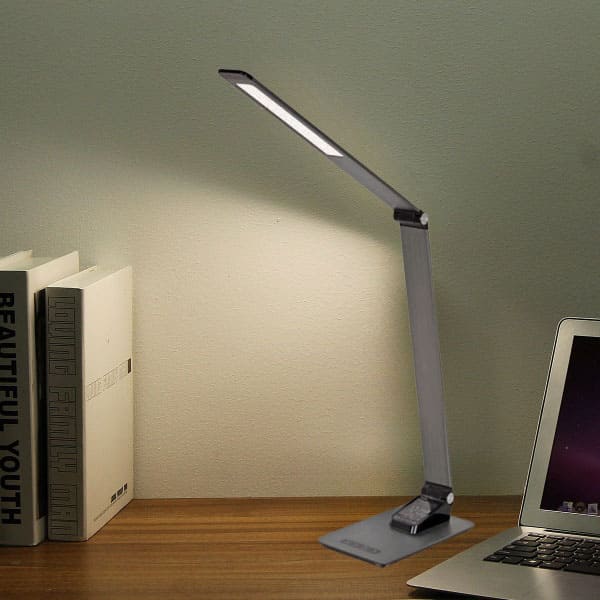 Cách chọn đèn LED để bàn thích hợp cho không gian làm việc