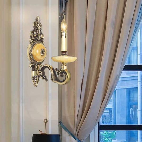 Cách sử dụng đèn treo tường đồng để trang trí nội thất