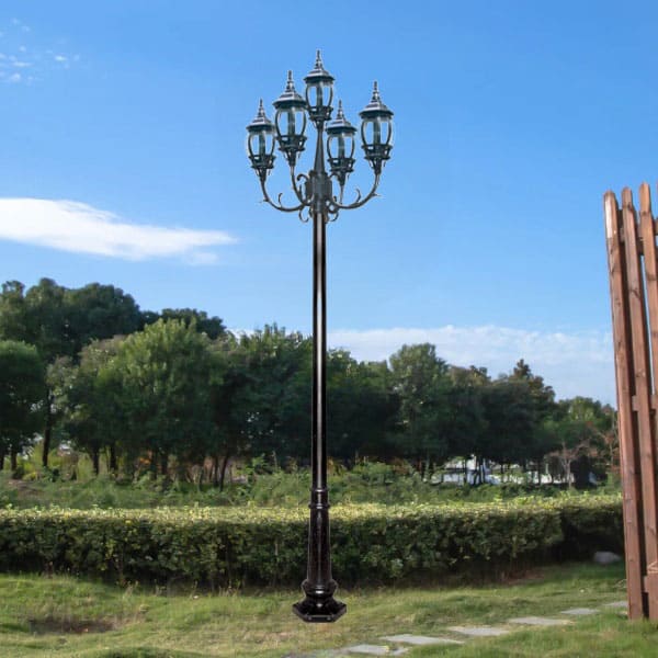 Đèn cột cổ điển