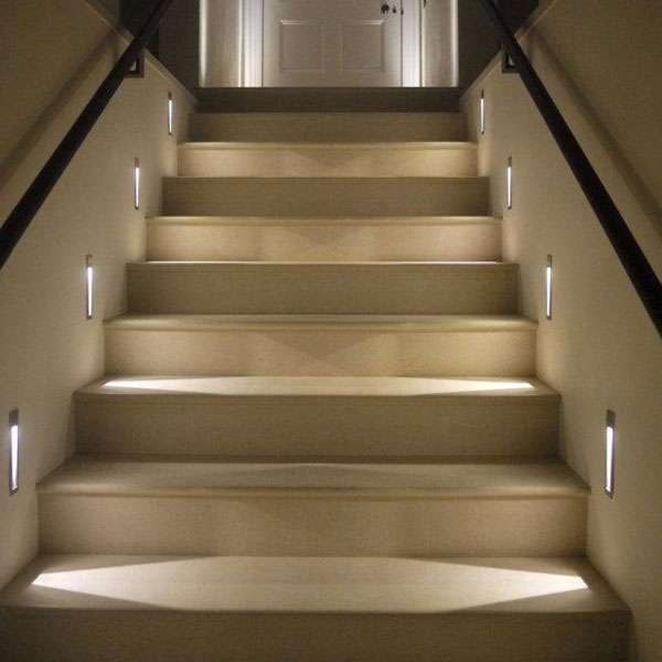 Ứng dụng sáng tạo đèn âm tường cầu thang trong các không gian khác nhau
